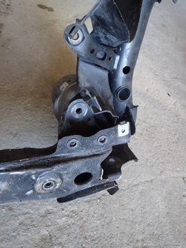 MERCEDES-BENZ C W205 2.0 БЕНЗИНОВЫЙ СКАМАЗЬ БОКОВАЯ ЛЮЛЬЦА ПЕРЕДНЯЯ БАЛКА ПЕРЕДНЯЯ