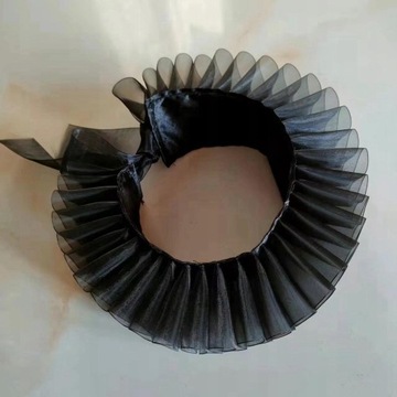 Воротник с рюшами в елизаветинском стиле