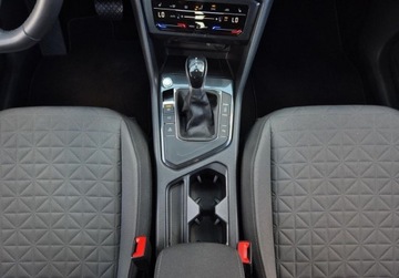 Volkswagen Tiguan II SUV Facelifting 2.0 TDI 150KM 2021 Volkswagen Tiguan Life 2.0TDI 150KM DSG App Connet Czuj Park. Pod.Fotele T, zdjęcie 15