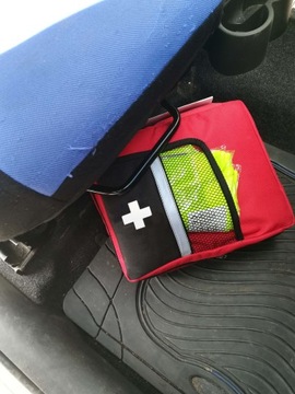 Apteczka POLSKA samochodowa auta DOBRE WYPOSAŻENIE