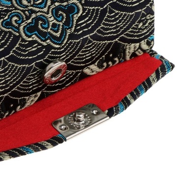 Блестящий футляр с двойной вышивкой и застежкой