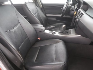 BMW Seria 3 E90-91-92-93 Limuzyna E90 318d 122KM 2007 BMW 3 318 d, Navi, Xenon, Klima, Klimatronic, zdjęcie 8