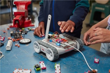 Sphero RVR, модифицированный робот с датчиками для обучения программированию.