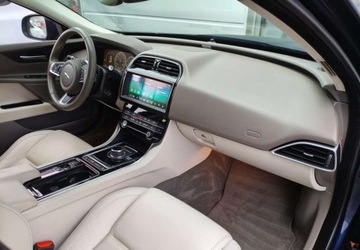 Jaguar XE 2019 Jaguar XE Jaguar XE 2.0 T Prestige 2.0 Benzyna 200KM, zdjęcie 3