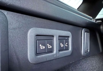 Land Rover Range Rover Velar SUV 2.0 SD4 240KM 2018 Land Rover Range Rover Velar Land Rover Range Rover Velar 2.0 SD4 R-Dynami, zdjęcie 36