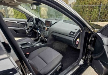 Mercedes Klasa C W204 Limuzyna 1.8 180 CGI BlueEFFICIENCY 156KM 2010 Mercedes-Benz Klasa C Mercedes-Benz Klasa C 180 CGI Automatik BlueEFFICIEN, zdjęcie 20