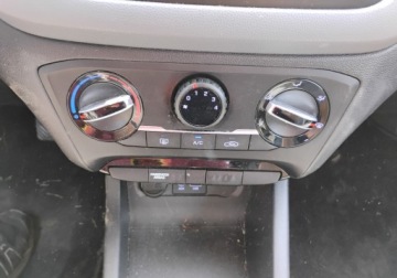 Hyundai i20 II 2016 Hyundai i20 112016r, 1.2 Benzyna. Lekko uszkodzony prawy bok. Jezdzi. 1.2, zdjęcie 14