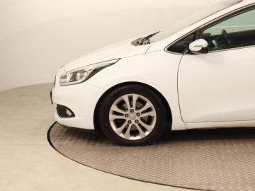 Kia Ceed I Hatchback 5d Facelifting 1.6 CRDi VGT 128KM 2012 Kia Ceed 1.6 CRDi, Klima, Klimatronic, Tempomat, zdjęcie 13