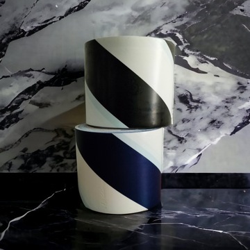 ПРЕДУПРЕЖДАЮЩАЯ ЛЕНТА 50 мм/33 м белая синяя СИЛЬНАЯ МАРКИРОВКА САМОКЛЕЯЩАЯСЯ