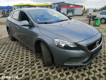 Volvo V40 II Hatchback 2.0 T2 DRIVE-E 122KM 2016 Volvo V40 II 2.0 T2 2,0 POLIFT, bezwypadkowy, zdjęcie 1