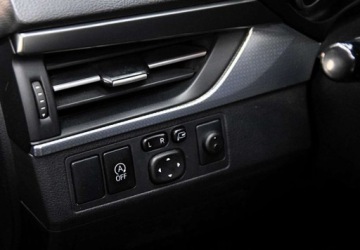 Toyota Avensis III Wagon Facelifting 2015 2.0 D-4D 143KM 2015 Toyota Avensis PL Salon _ kombi _ kamera cofania _ Alu17_ 2.0 Diesel 143KM, zdjęcie 17