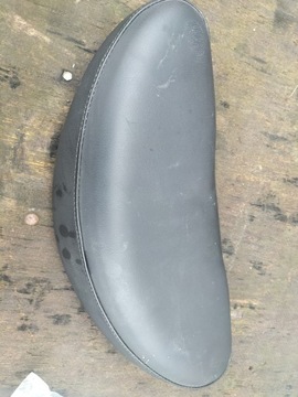 Oparcie kufra centralnego Piaggio.