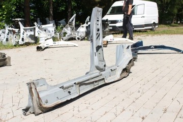 Передняя стойка правая Audi A1 II 82A