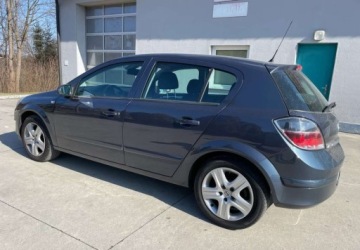 Opel Astra J Hatchback 5d 1.6 Twinport ECOTEC 115KM 2009 Opel Astra Opel Astra 1.6 Benzyna 115KM, zdjęcie 9