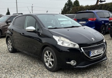 Peugeot 208 I Hatchback 3d 1.6 e-HDI 92KM 2014 Peugeot 208 2014r. 1.6 Diesel 92KM, zdjęcie 8