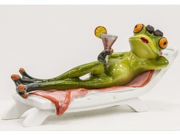 Статуэтка 19х10х7,5 см - Лягушка на шезлонге С напитком