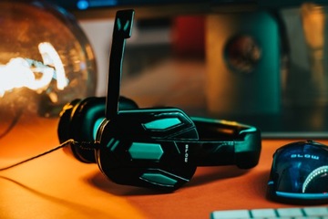 ИГРОВЫЕ НАУШНИКИ С МИКРОФОНОМ ДЛЯ ПК-ГЕЙМЕРОВ