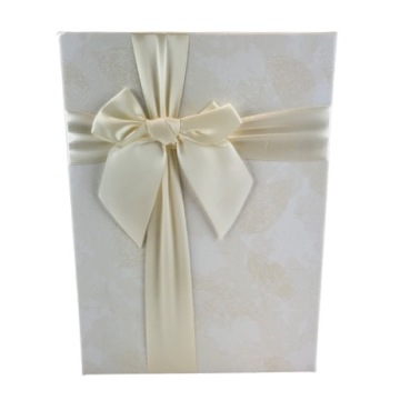 PUDEŁKO PREZENTOWE ECRU M 16X26X8CM