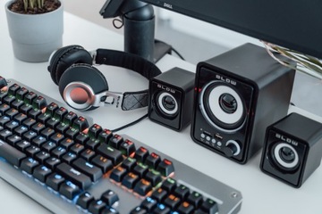 КОМПЛЕКТ ДИНАМИКОВ САБВУФЕРА 2.1 USB SD AUX РАДИО FM LED 11 Вт