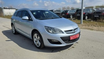Opel Astra J Sports Tourer Facelifting 1.4 Turbo ECOTEC 140KM 2015 Opel Astra Duża Navi Podgrzewana Kierownica, zdjęcie 2