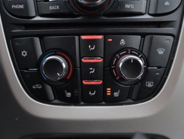 Opel Astra J Sports Tourer 1.7 CDTI ECOTEC 125KM 2011 Opel Astra 1.7 CDTI, Navi, Klima, Tempomat, zdjęcie 19