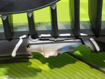 LEXUS IS 220 II 08R MŘÍŽKA MASKA