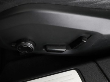 Volvo V60 II  Kombi 2.0 T5 250KM 2019 Volvo V60 Inscription T5 automat skóra navi, zdjęcie 34