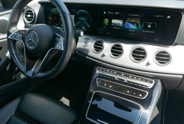 Mercedes Klasa E W213 2022 Mercedes E300de 306ps 4matic Hak Blis Skóra Virtual Webasto Kamera Ambiente, zdjęcie 19