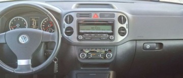 Volkswagen Tiguan I SUV 1.4 TSI 150KM 2010 Volkswagen Tiguan Volkswagen Tiguan 1.4 TSI SportampStyle 1.4 Benzyna, zdjęcie 13