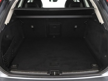 Volvo XC60 II 2019 Volvo XC 60 mHEV 4x4 automat full LED półskóra, zdjęcie 19