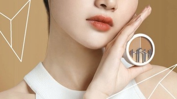 trójkolorowa paleta korektora obejmująca trądzik i cienie