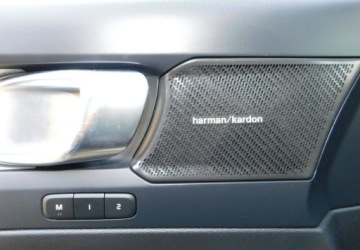 Volvo XC40 Crossover Plug-In Facelifting 1.5 T4 211KM 2023 Volvo XC 40 1,5T4 z Gwarancja Bezwypadkowy Model 2024r 1.5 Hybryda Plug-in, zdjęcie 15