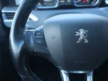 Peugeot 2008 I SUV Facelifting 1.2 PureTech 110KM 2019 Peugeot 2008 1.2 PureTech, Salon Polska, zdjęcie 16