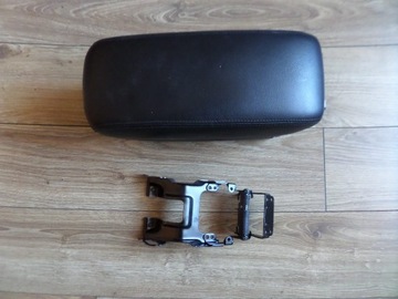 LOKETNÍ OPĚRKA CENTRÁLNÍ TUNELU AVENSIS T25 SKŘÍŇKA KŮŽE KOŽENÝ ČERNÁ 03-0