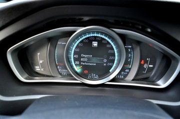 Volvo V40 II Hatchback 2.0 D2 DRIVE-E 120KM 2015 Volvo V40 R-Design Xenon Ledy Digital Alcantara, zdjęcie 26