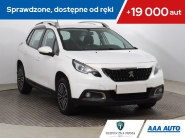 Peugeot 2008 I SUV Facelifting 1.2 PureTech 82KM 2018 Peugeot 2008 1.2 PureTech, Salon Polska, Navi