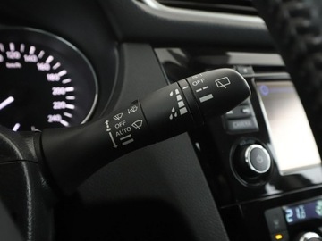 Nissan Qashqai II Crossover 1.6 DIG-T 163KM 2017 Nissan Qashqai Navi Kamera cofania Klimatyzacja, zdjęcie 29