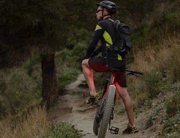 ВЕЛОСИПЕДНАЯ ФАРА ПЕРЕДНЯЯ + ЗАДНЯЯ + СЧЕТЧИКА И ГРУГОВЫЙ СИГНАЛ