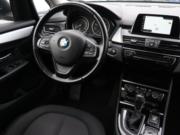 BMW Seria 2 F22-F23-F45-F46 Coupe Facelifting 218d 150KM 2018 BMW 2 Active Tourer 218d Active Tourer, zdjęcie 6