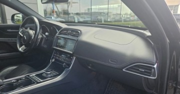 Jaguar XE Sedan 2.0 i4 180KM 2017 Jaguar XE 2.0 Diesel 180KM, zdjęcie 11