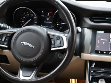 Jaguar XF II Sedan 2.0 i4D 180KM 2018 Jaguar XF 20d, 1. Właściciel, 177 KM, Automat, zdjęcie 19