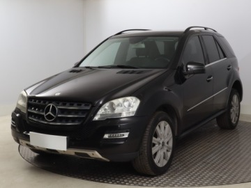 Mercedes Klasa M W164 Off-roader Facelifting 3.0 V6 (350 CDI) 231KM 2010 Mercedes ML ML 350 CDI, 227 KM, 4X4, Automat, zdjęcie 1