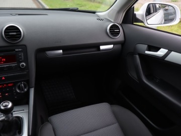 Audi A3 8P Hatchback 3d 2.0 TDI CR 140KM 2012 Audi A3 2.0 TDI, Xenon, Bi-Xenon, Klima, zdjęcie 7