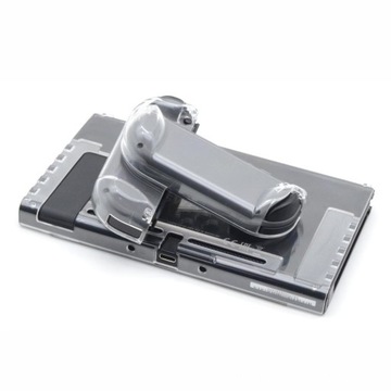 Чехол IRIS Crystal для консоли Switch и Joy-Cons помещается в док-станцию.