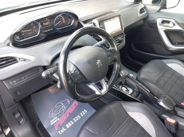 Peugeot 2008 I SUV Facelifting 1.2 PureTech 110KM 2018 Peugeot 2008 Automat Klimatronik Nawigacja 1.2 Benzyna 110KM, zdjęcie 9