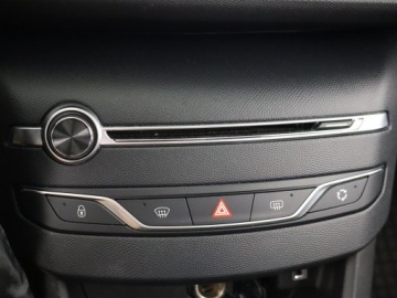 Peugeot 308 II Hatchback Facelifting 1.2 PureTech 130KM 2018 Peugeot 308 1.2 PureTech, Salon Polska, zdjęcie 16