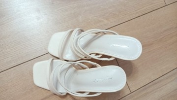 Бежевые шлепанцы на высоком каблуке, размер 38.