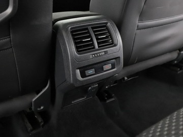 Volkswagen Touran III 1.4 TSI 150KM 2017 Volkswagen Touran 7 os. DSG navi klima auto grzane, zdjęcie 36