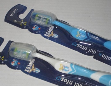 LAZIO - 2 SZCZOTECZKI DO ZĘBÓW - Z WŁOCH