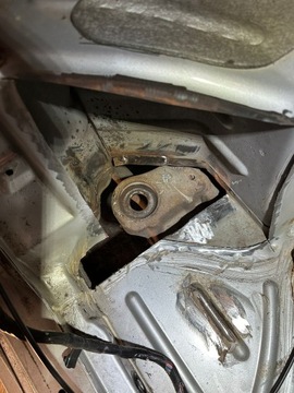 Крепление кузова к задней раме Suzuki Grand Vitara I 5D RH+LH